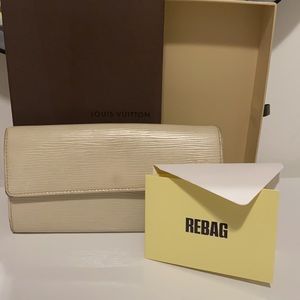 Louis Vuitton Sara Epi Leather Wallet- Ivory color